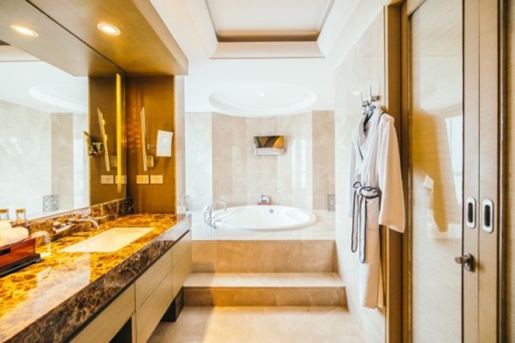 Bathroom Designers: Transforming Ordinary Spaces into Luxurious Retreats