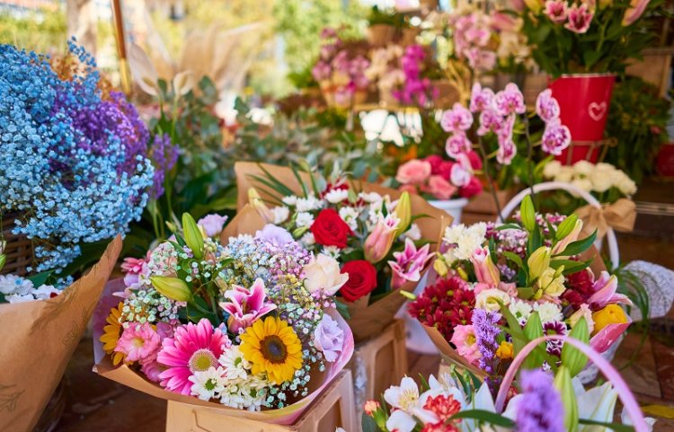 The Art and Business of Floristry: A Comprehensive Guide